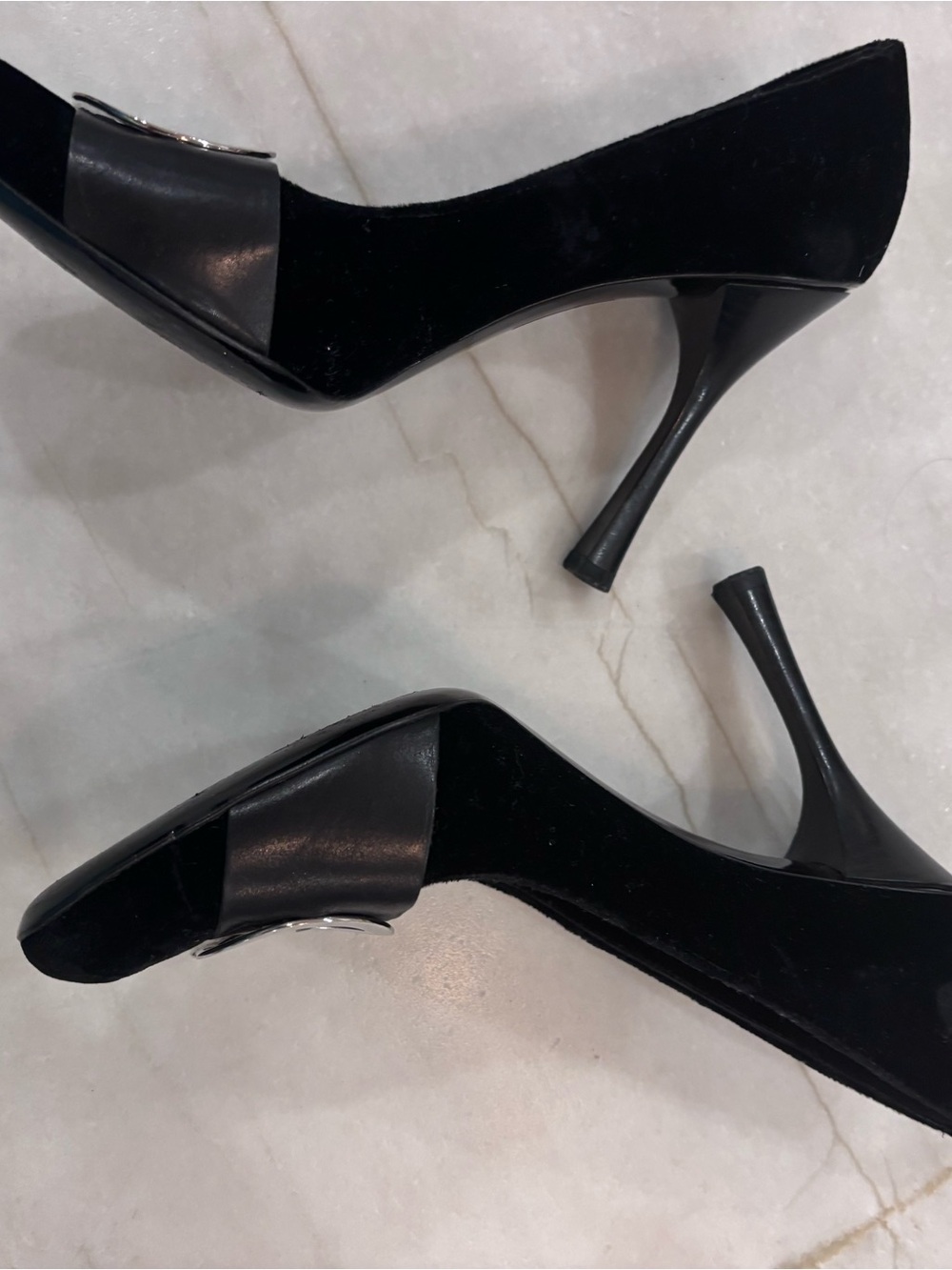 Gucci Black Velvet Punps w/Silver Interlocking G Logo w Leather Trim & Round Toe - Picture 2 of 9
